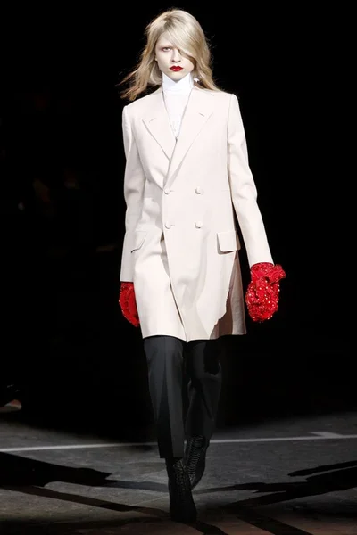 Look 1